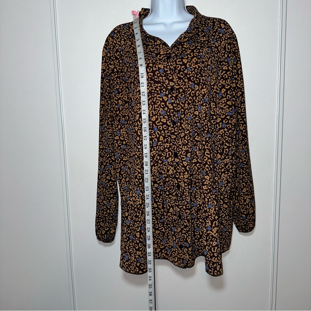 LOGO by Lori Goldstein Women's Brown Animal Print w/Blue Flowers Blouse- Size XL - Picture 7 of 9